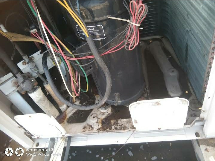 Dalam unit outdoor AC